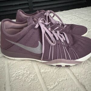 👟Nike Women's purple and Gray Athletic Shoes- size 7